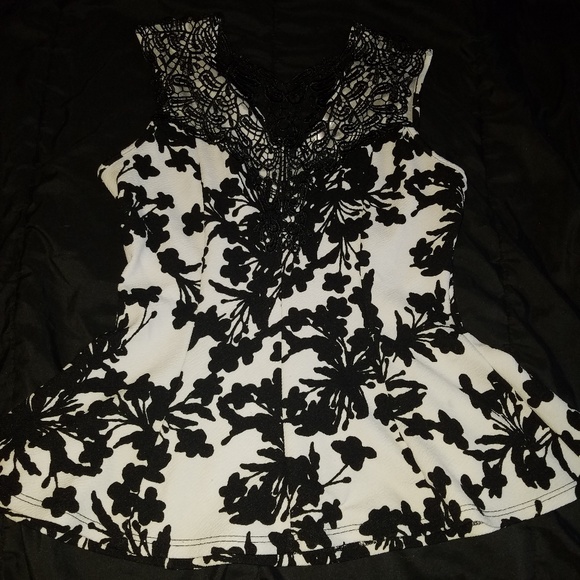 A'GACI Peplum top - Picture 1 of 1